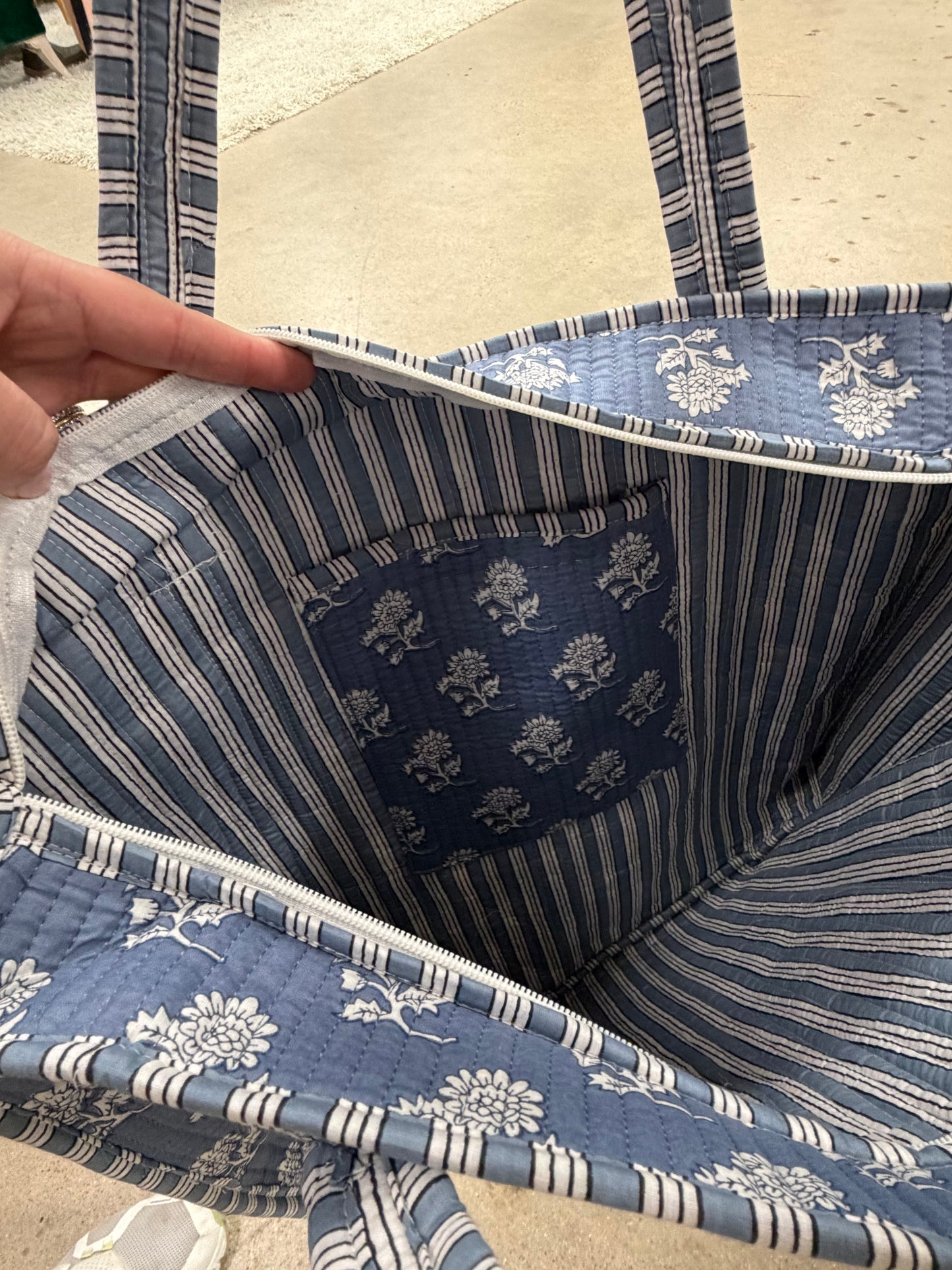 Quilted Tote Bag with Zipper